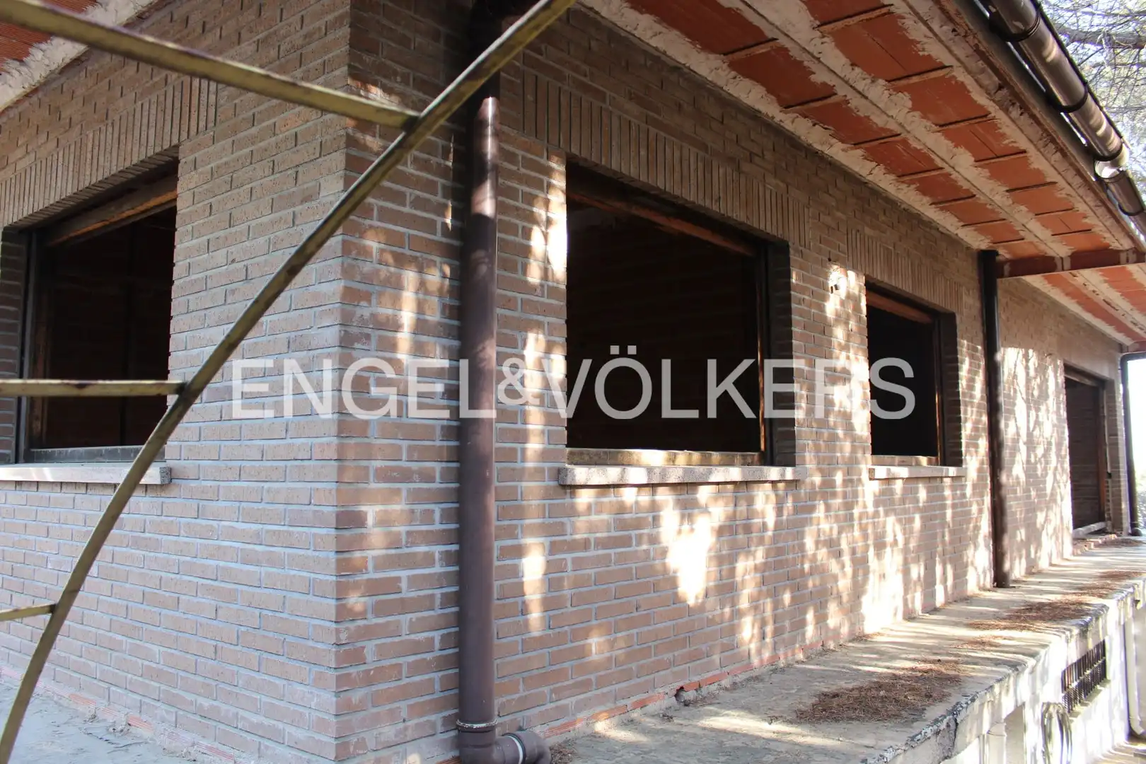 Vista exterior de Casa o chalet en venta en Cabanillas de la Sierra con Calefacción, Jardín privado y Piscina