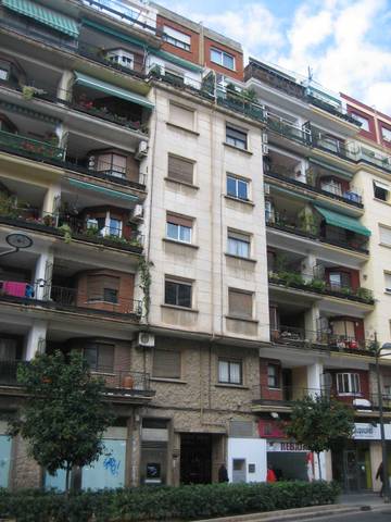 Local comercial en Venta en C/ General Urrutia en Mont-Olivet