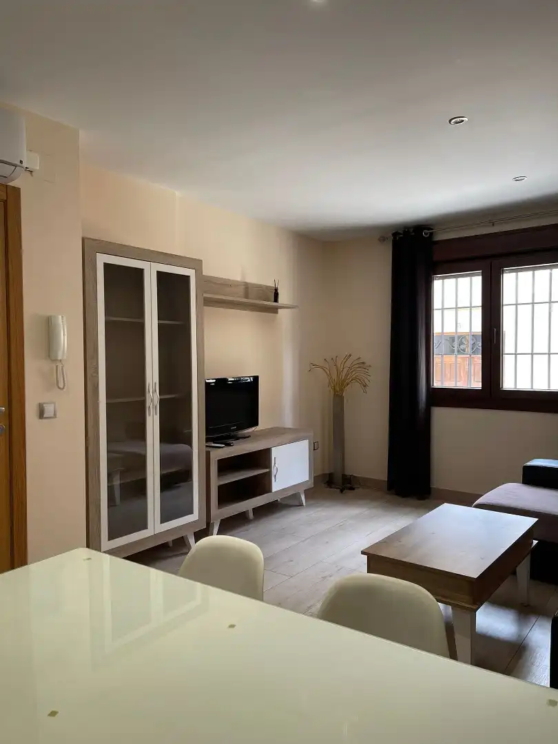 Flat for rent in Calle de las Escuelas, Centro Ciudad