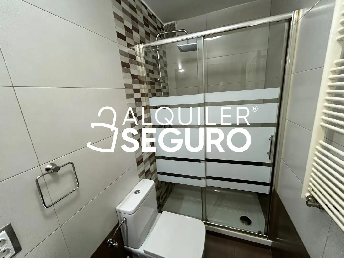 Baño de Piso de alquiler en Madrid con Aire acondicionado, Calefacción y Amueblado