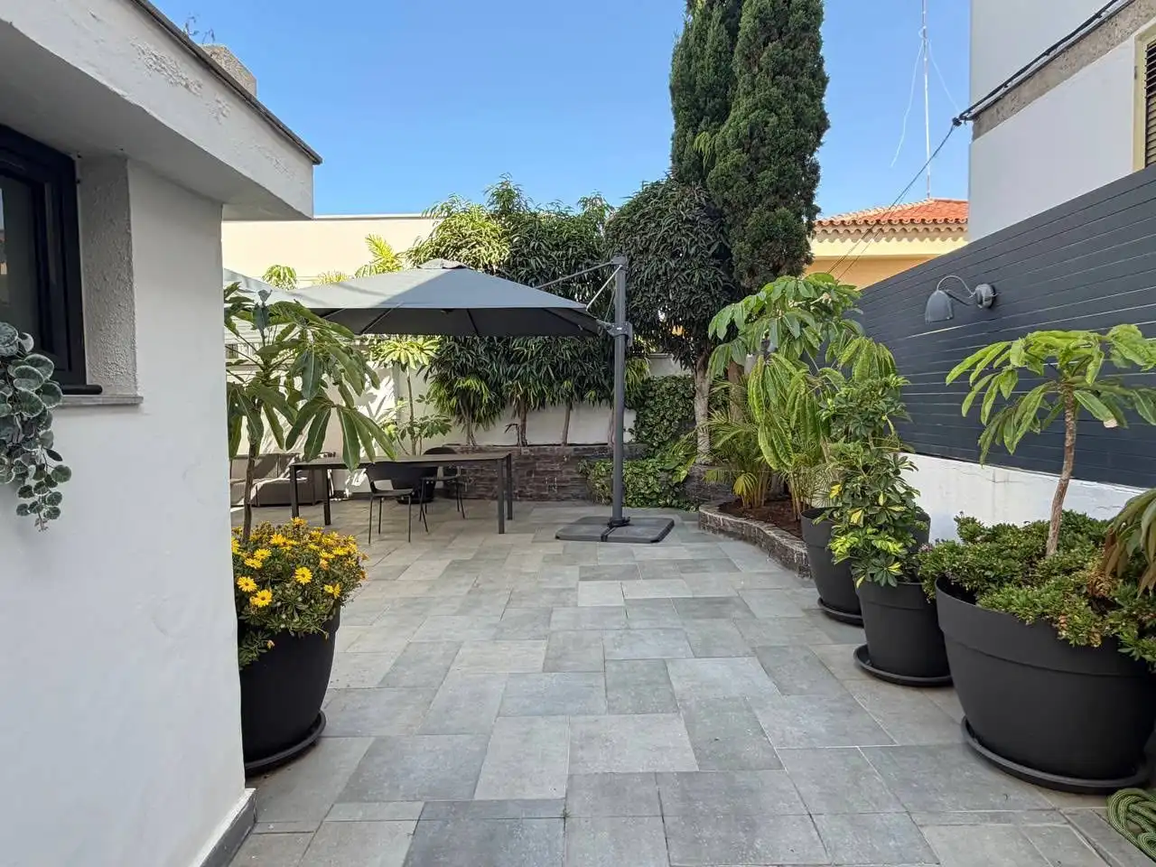 Terrasse von Wohnung zur Miete in Las Palmas de Gran Canaria mit Klimaanlage und Privatgarten
