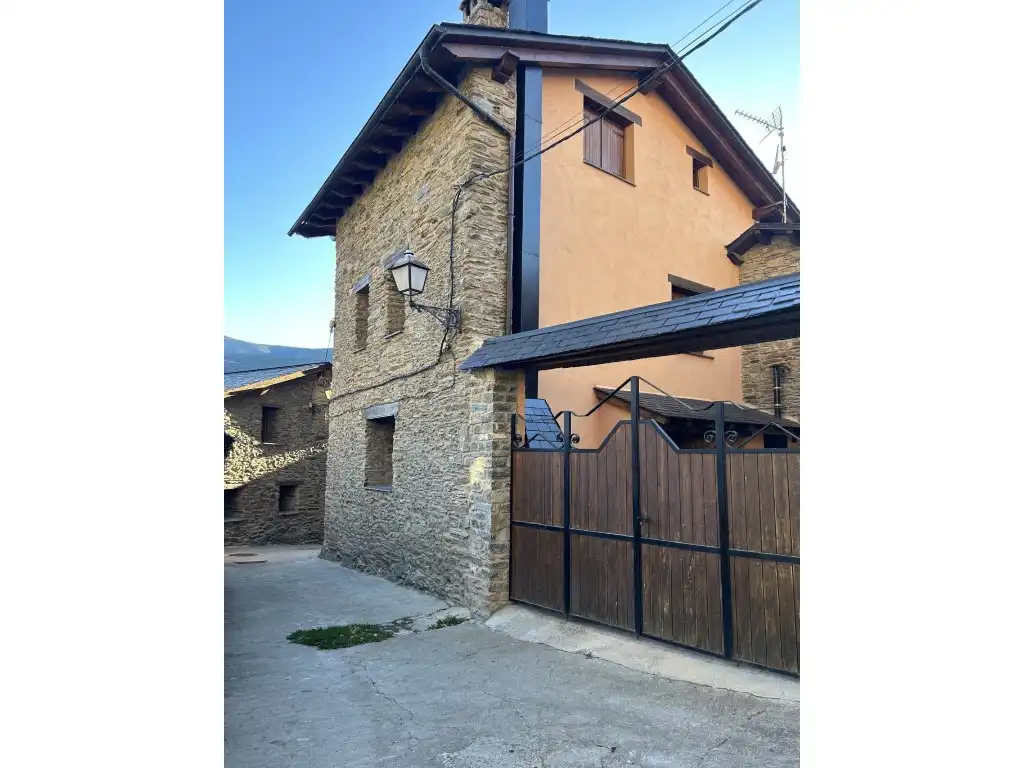 Vista exterior de Casa o xalet en venda en Esterri d'Àneu