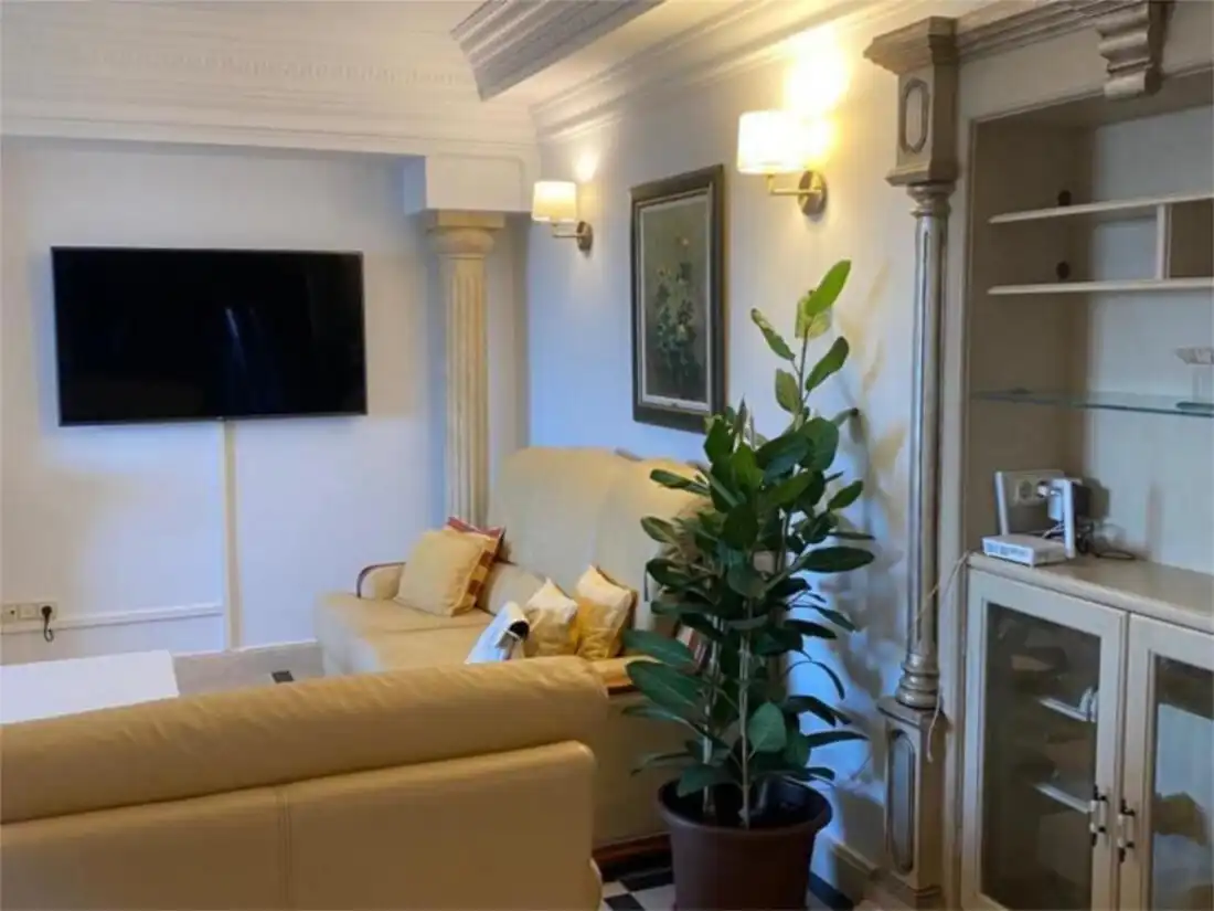 Sala d'estar de Casa adosada en venda en Marbella amb Aire condicionat, Calefacció i Jardí privat