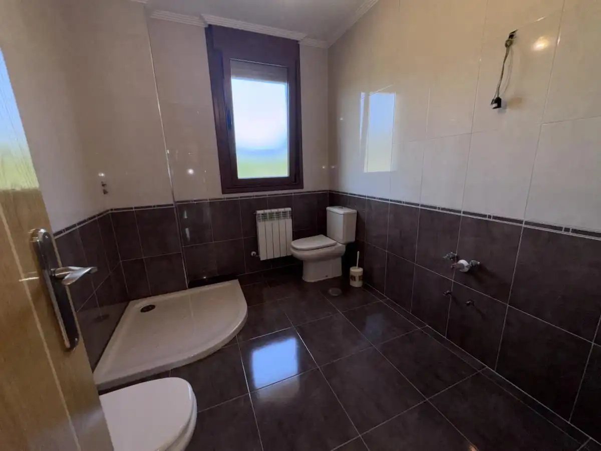 Bany de Casa o xalet en venda en Siero amb Calefacció, Jardí privat i Terrassa