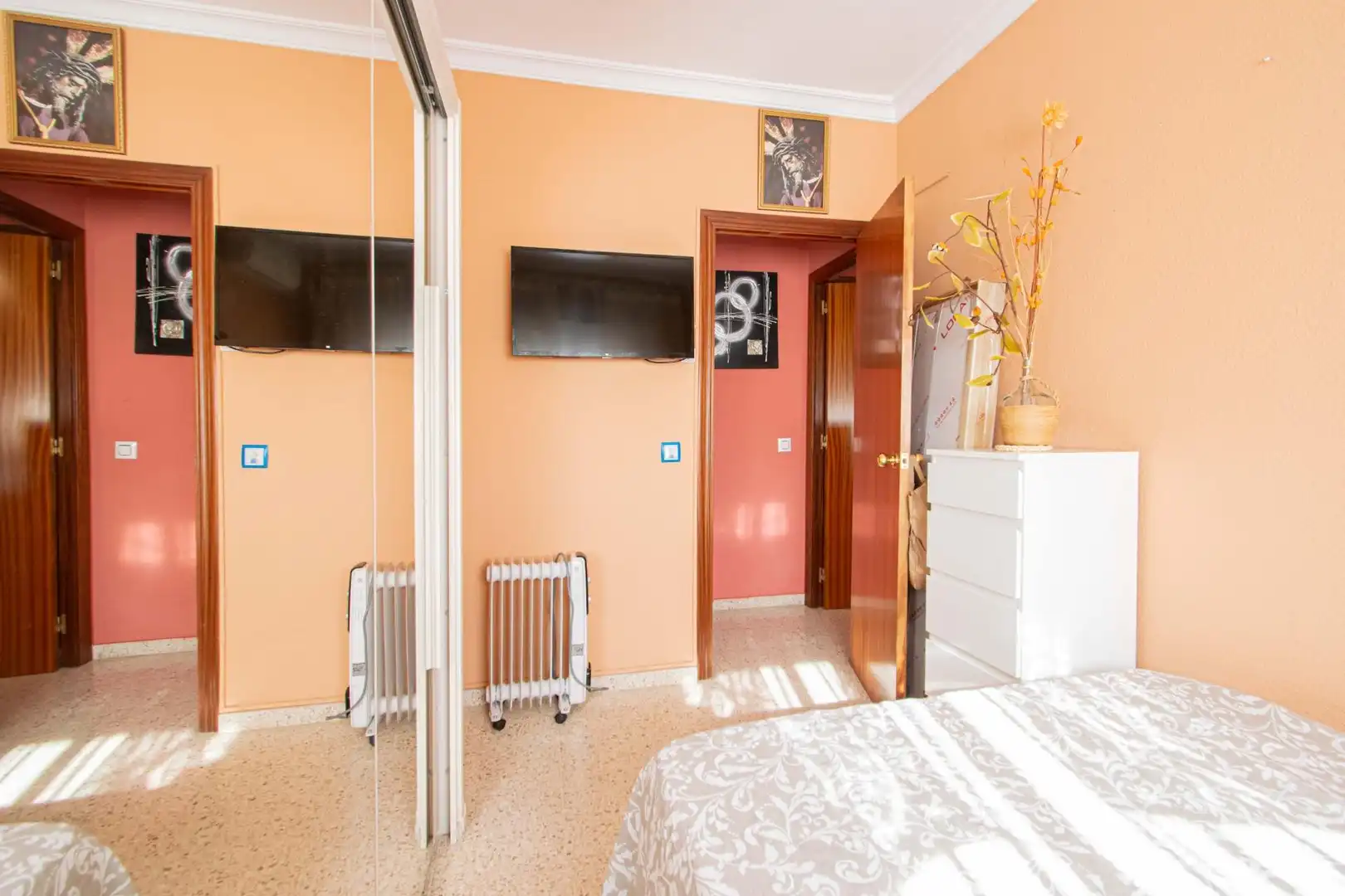 Habitación de Piso en venta en Sevilla con Aire acondicionado, Terraza y Trastero
