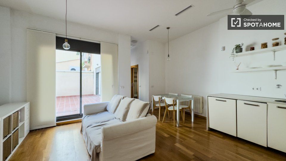 Sala d'estar de Pis de lloguer en Badalona amb Aire condicionat, Calefacció i Moblat