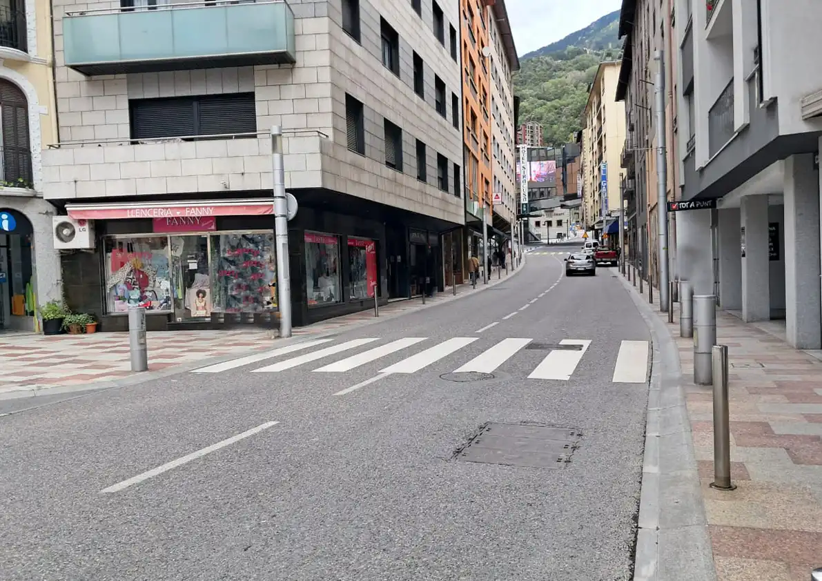 Locale commerciale in cessione a Les Escaldes, imagen 4