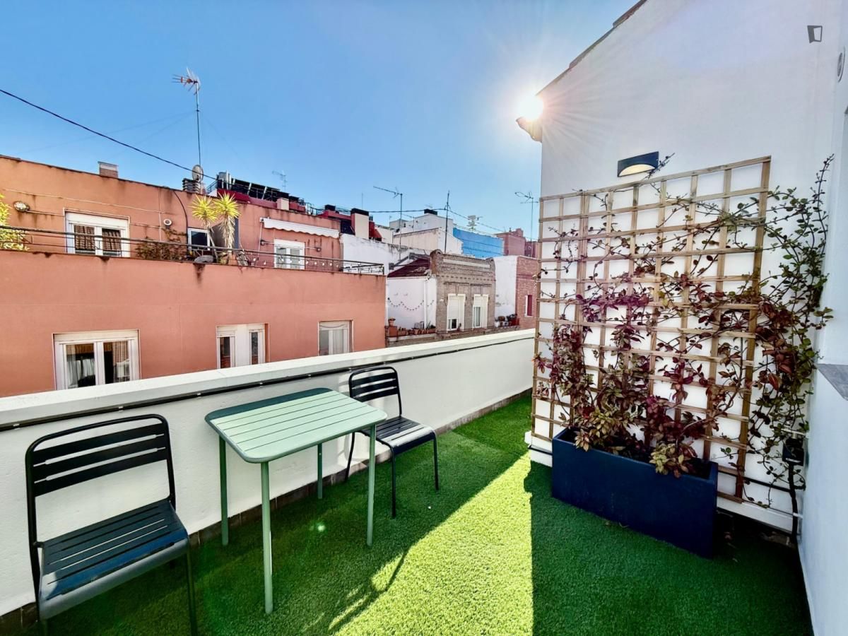 Terrassa de Estudi de lloguer en  Madrid Capital amb Aire condicionat, Moblat i Rentadora