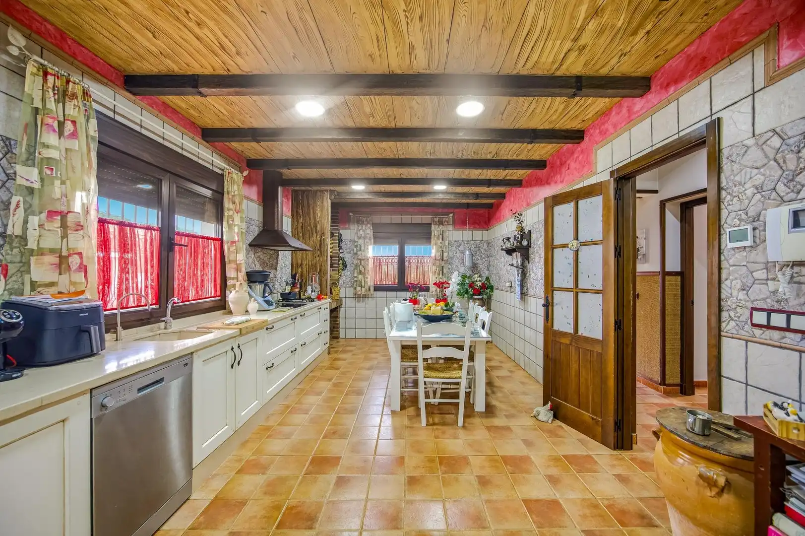 Cuina de Casa o xalet en venda en Chiclana de la Frontera amb Aire condicionat, Jardí privat i Terrassa