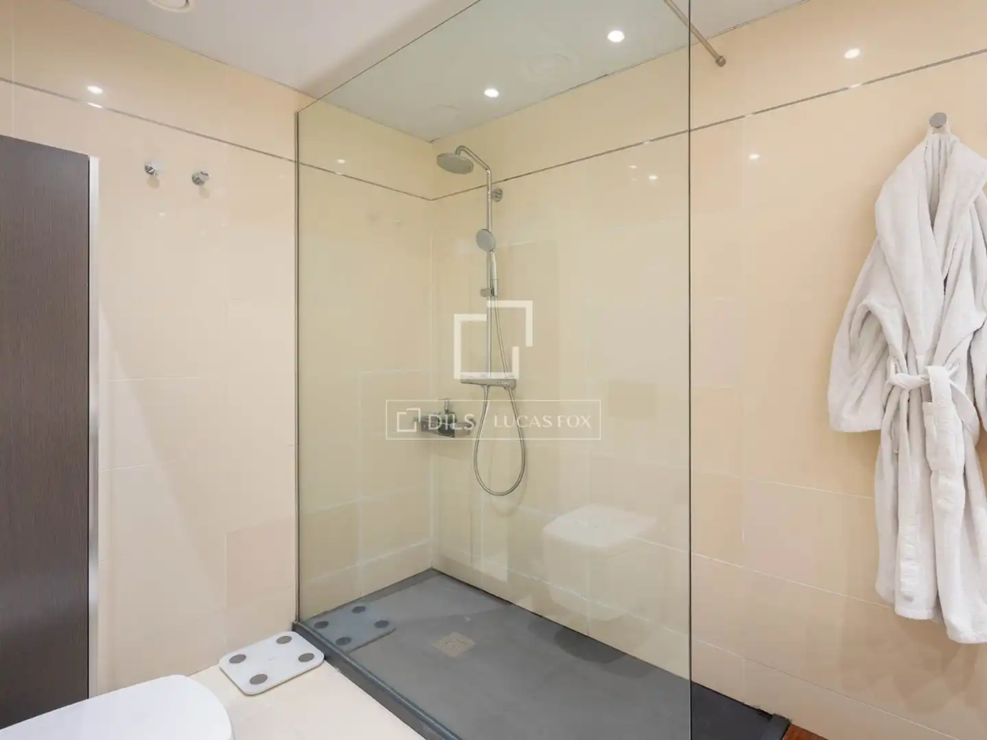 Baño de Piso en venta en Barcelona con Aire acondicionado, Calefacción y Jardín privado