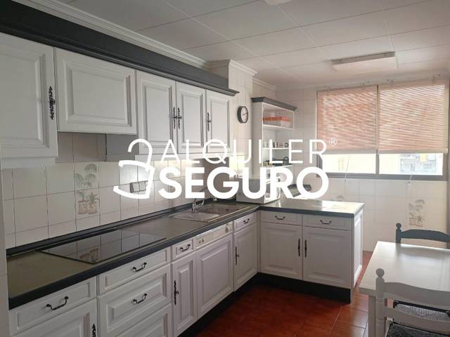 Piso en Alquiler en Alemania  en Ensanche - Diputación