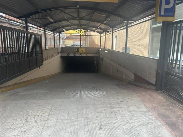 Garaje en Venta en Calle Guinea en Delicias