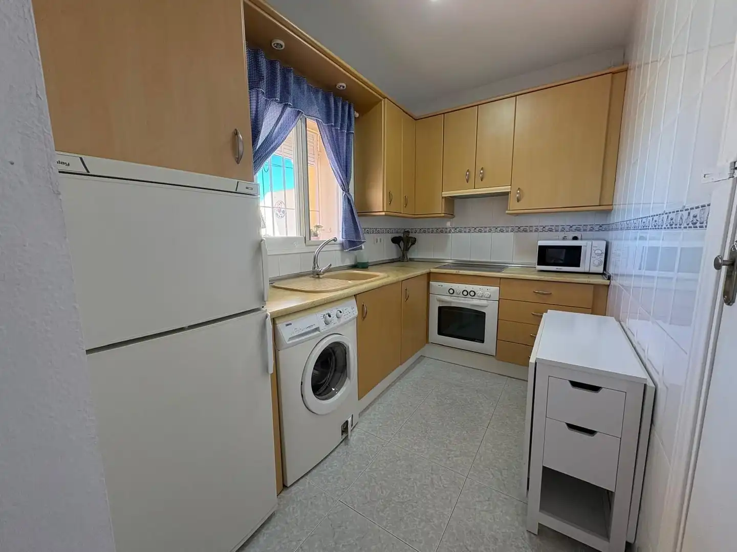 Cuina de Apartament de lloguer en Torrox amb Terrassa i Piscina comunitària