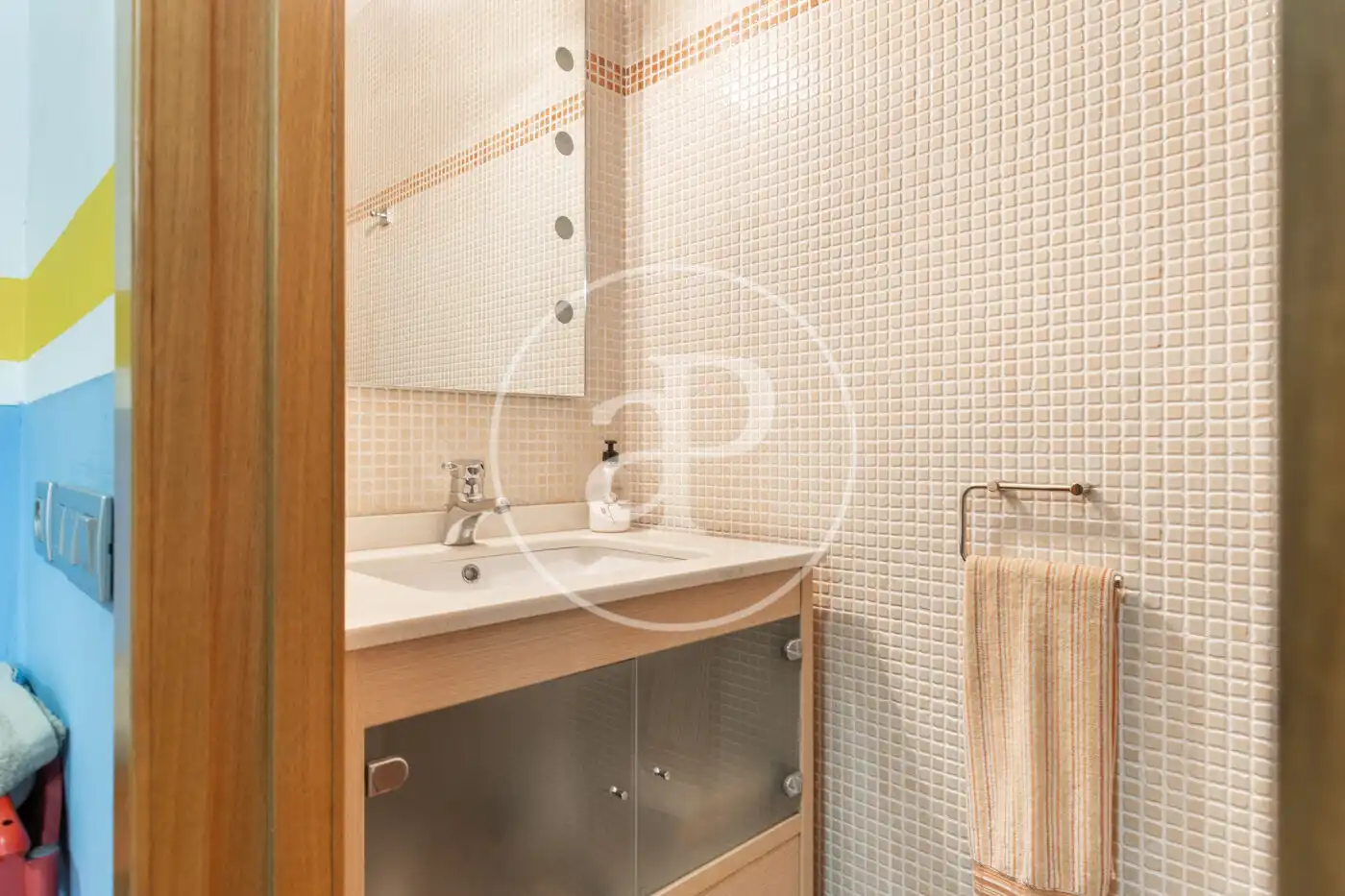 Badezimmer von Einfamilien-Reihenhaus zum Verkauf in Sabadell mit Klimaanlage, Heizung und Terrasse