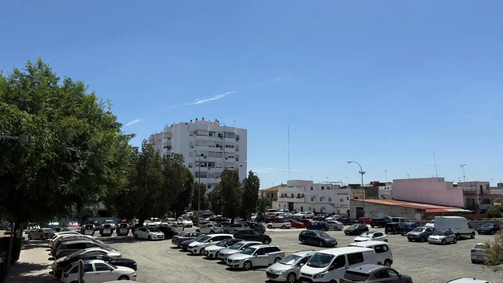 Aparcament de Pis per a compartir en Sevilla amb Aire condicionat i Moblat