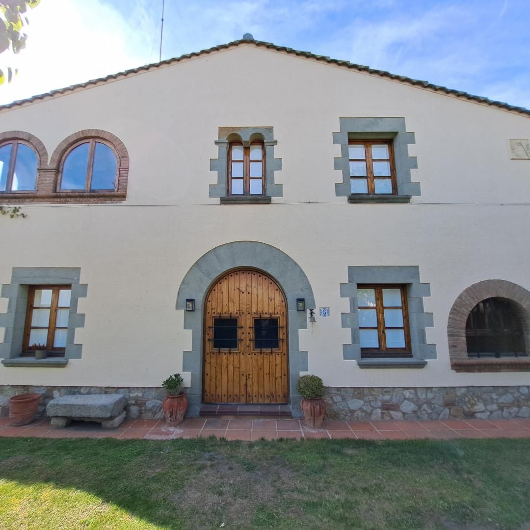 Vista exterior de Casa o xalet en venda en Sant Vicenç de Montalt amb Calefacció, Jardí privat i Terrassa