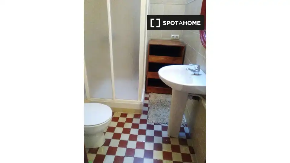 Bathroom of Flat for share in  Palma de Mallorca  with Air Conditioner, Heating and Furnished