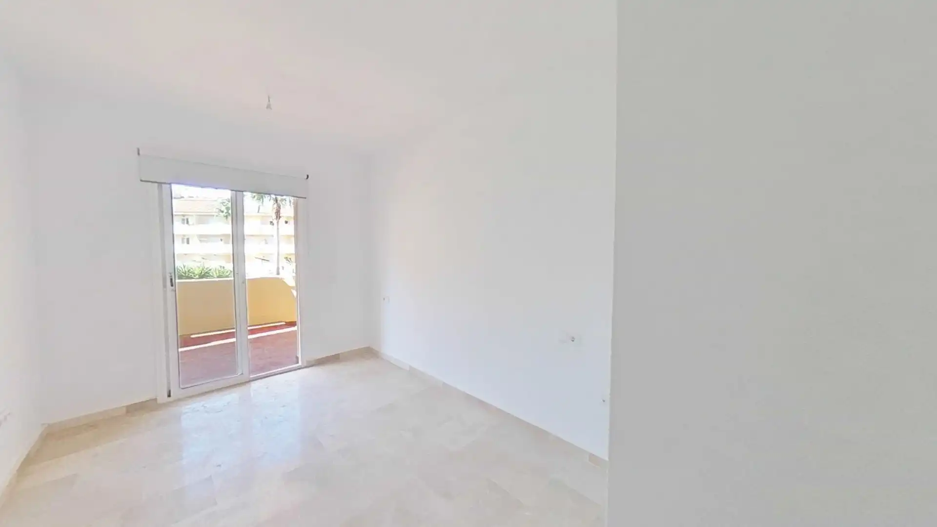 Schlafzimmer von Wohnungen zum Verkauf in Manilva mit Abstellraum und Schwimmbad
