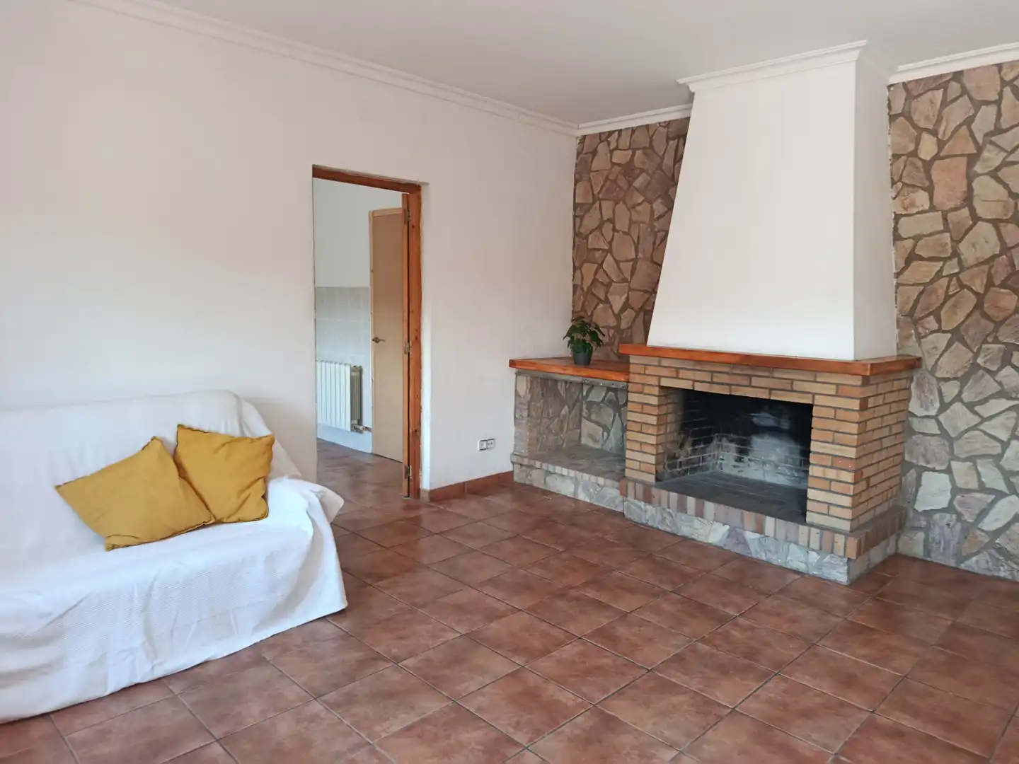 Sala d'estar de Casa o xalet en venda en Tordera amb Calefacció, Jardí privat i Terrassa
