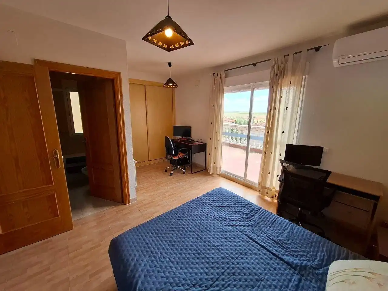 Dormitori de Casa o xalet en venda en Otero amb Aire condicionat, Jardí privat i Traster