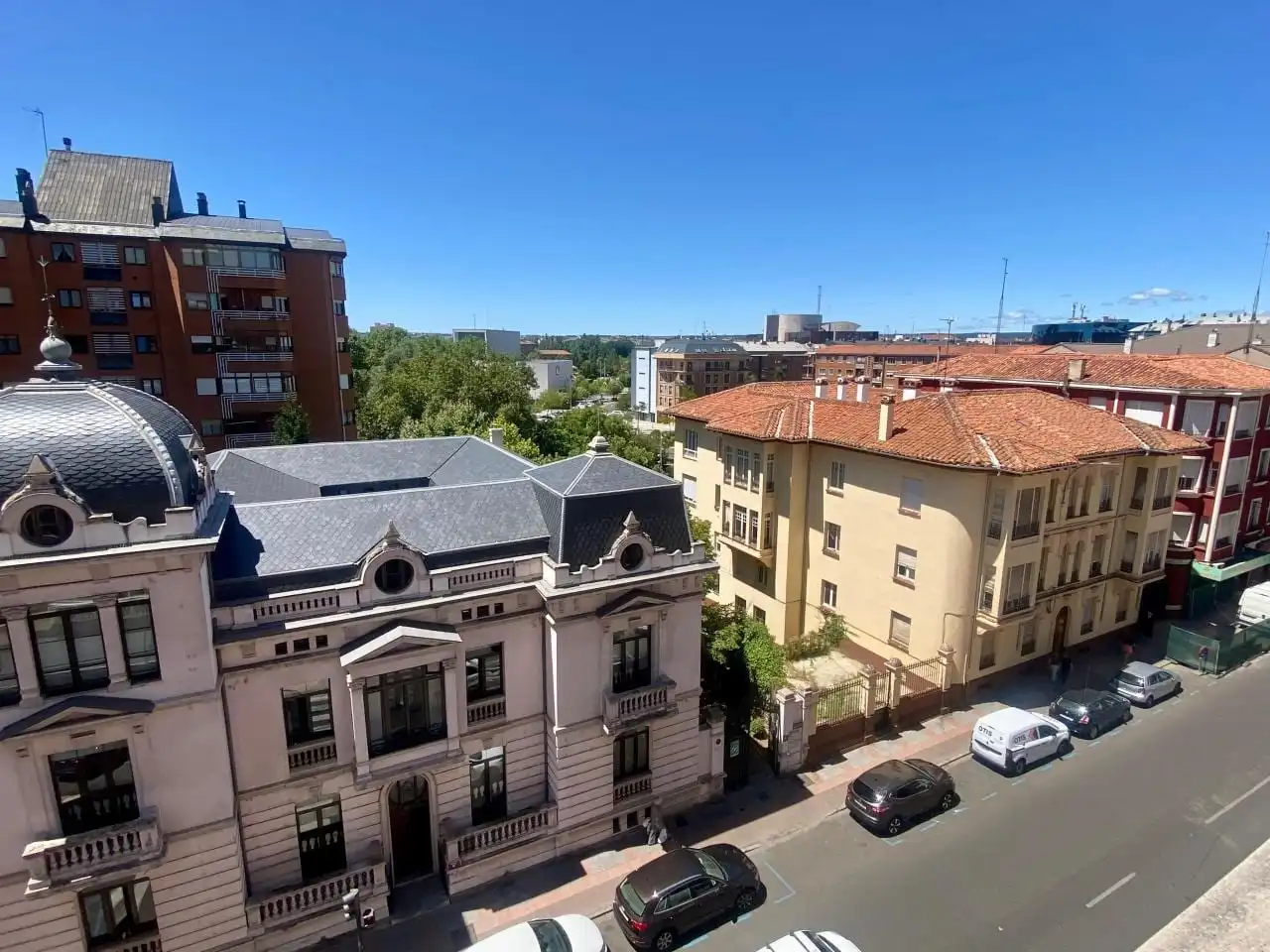 Vista exterior de Apartament en venda en León Capital  amb Calefacció i Parquet