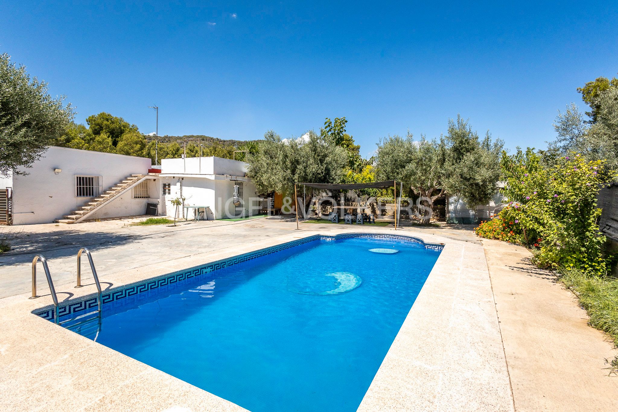 Vista exterior de Casa o xalet en venda en Roda de Berà amb Aire condicionat, Calefacció i Jardí privat