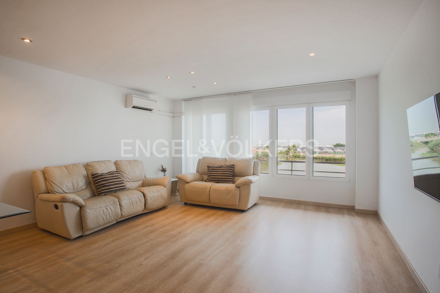 Living room of Duplex for sale in Sueca  with Air Conditioner, Heating and Furnished