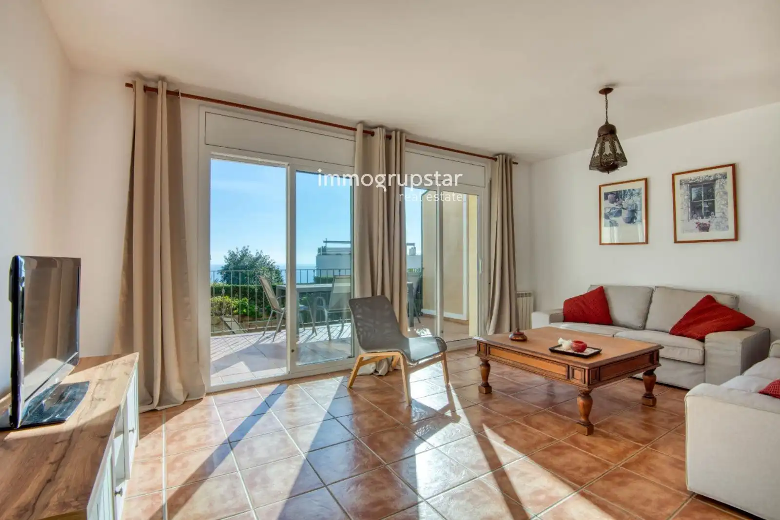 Sala d'estar de Casa adosada en venda en Sant Feliu de Guíxols amb Aire condicionat, Calefacció i Piscina