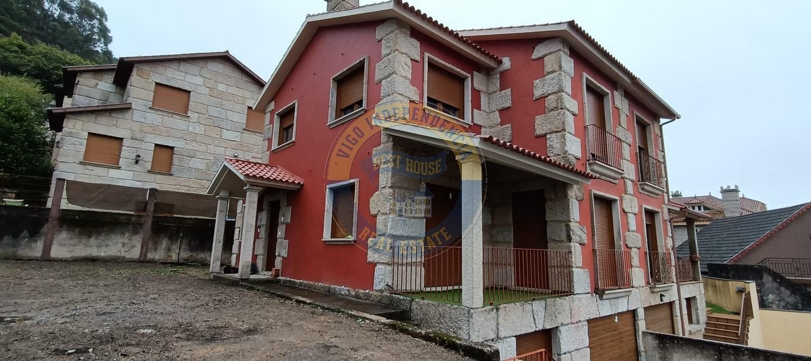Vista exterior de Casa adosada en venda en Moaña amb Calefacció