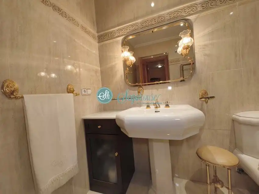 Badezimmer von Wohnung zur Miete in Segovia mit Heizung, Parkett und Möbliert