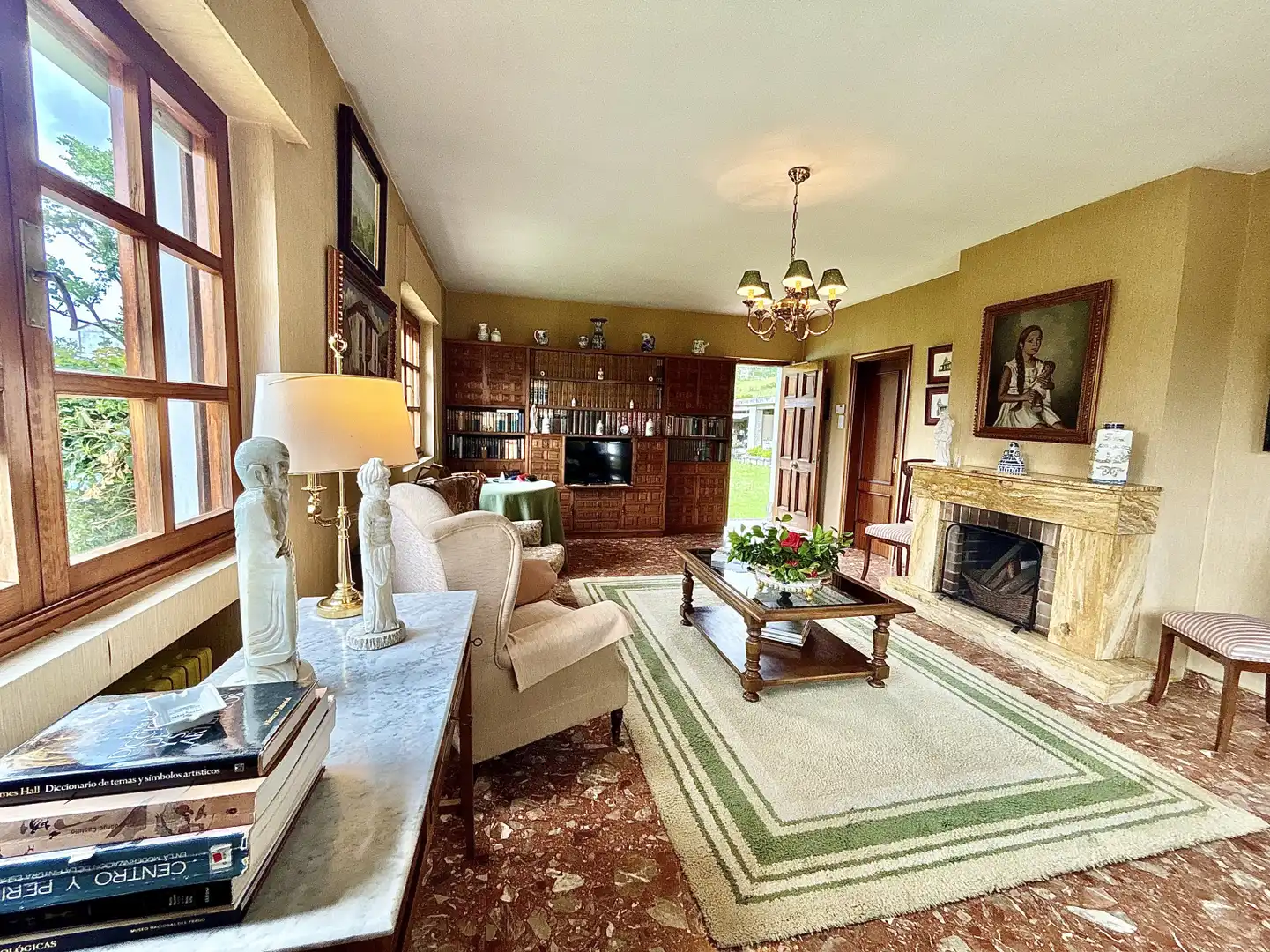 Living room of Houses for sale in Sariego  with Heating, Private garden and Parquet flooring