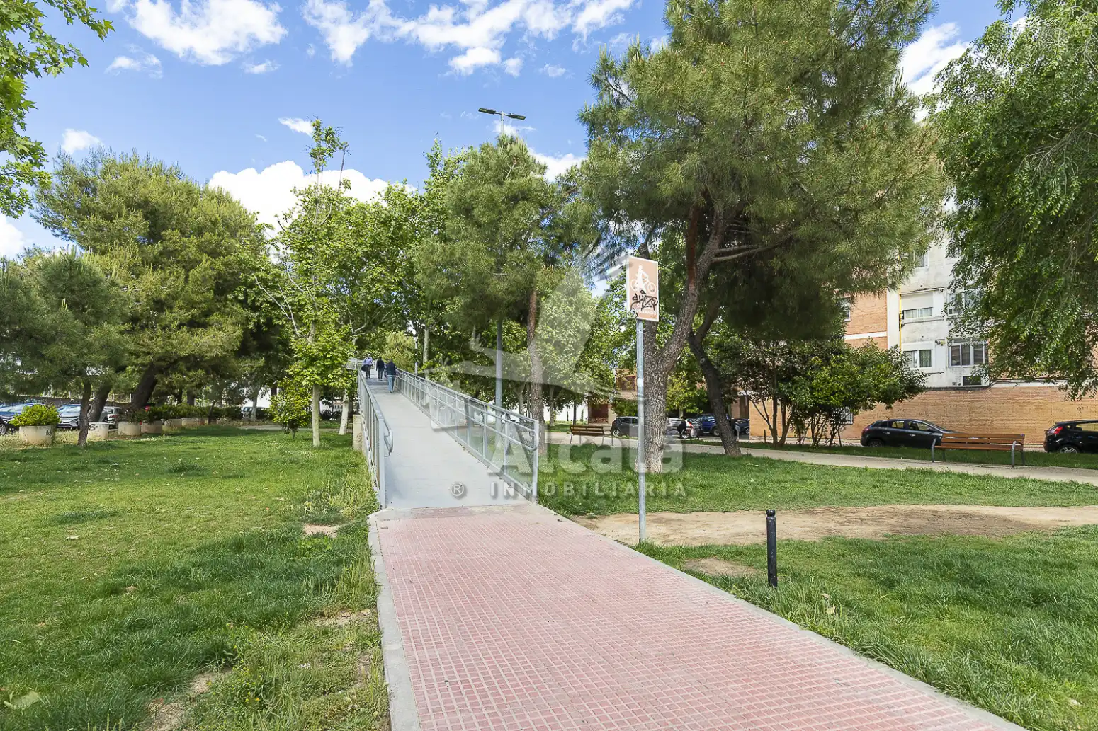 Vista exterior de Pis en venda en Alcalá de Henares amb Aire condicionat, Calefacció i Terrassa