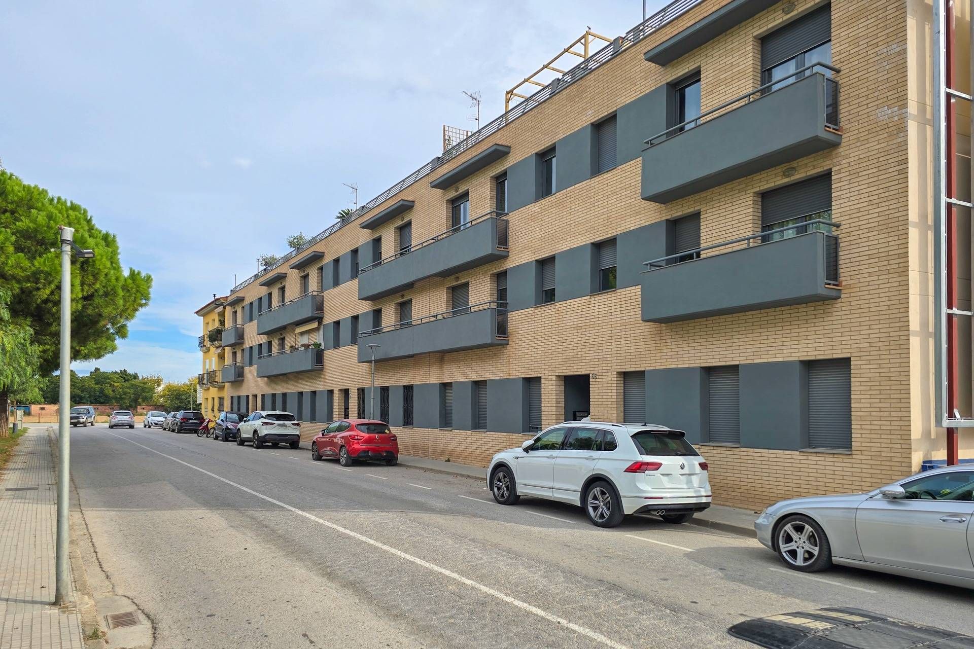 Vista exterior de Pis en venda en Sant Pere Pescador amb Aire condicionat, Terrassa i Piscina comunitària