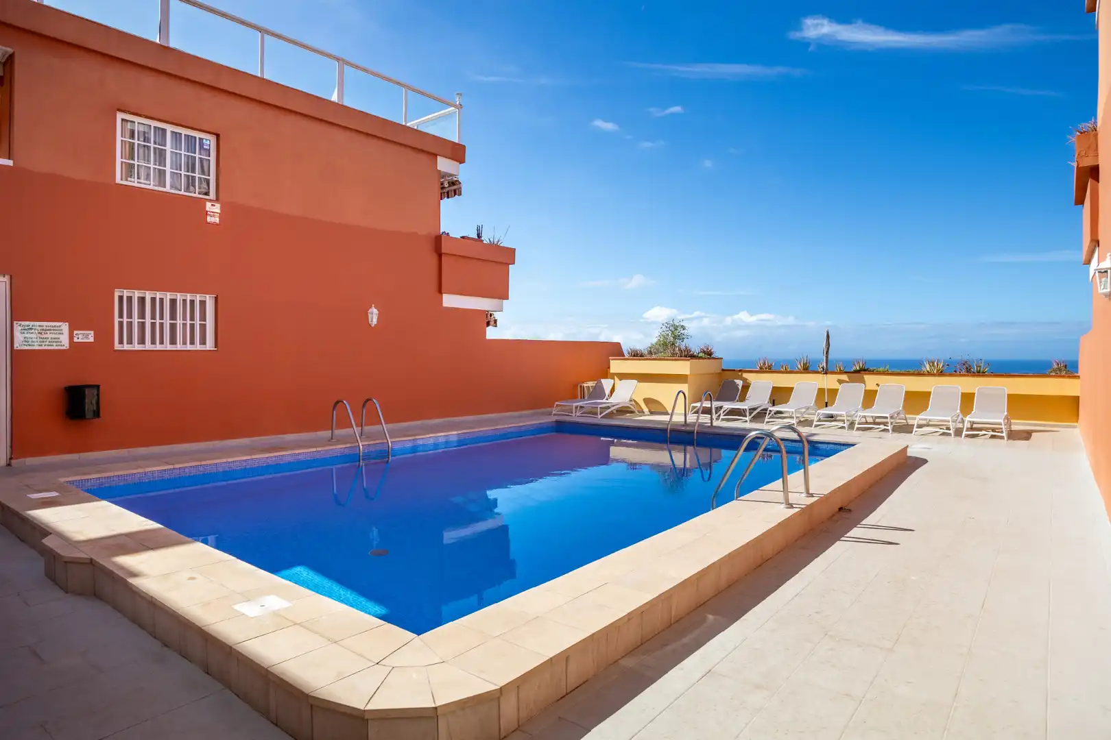 Schwimmbecken von Wohnungen zum Verkauf in Santiago del Teide mit Klimaanlage, Terrasse und Möbliert