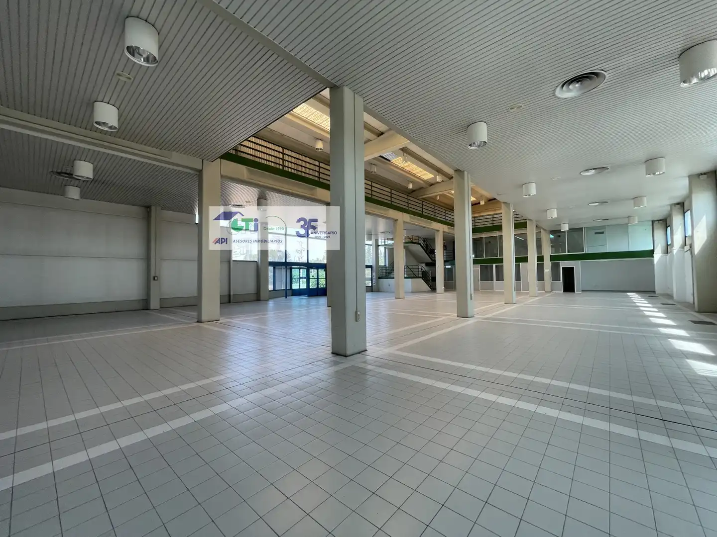 Fabrikhallen zur Miete in Zaragoza