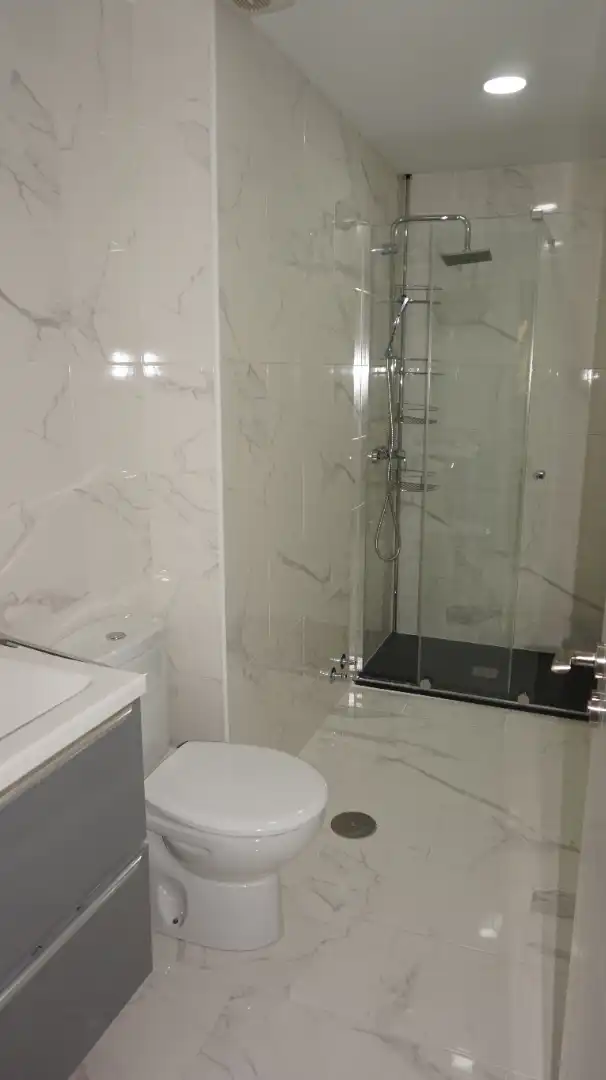 Baño de Piso en venta en Madrid con Aire acondicionado, Calefacción y Amueblado