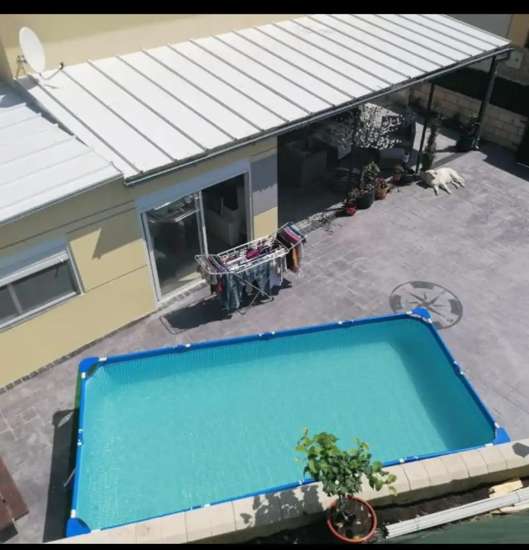 Piscina de Casa adosada en venda en Castro-Urdiales amb Calefacció, Jardí privat i Terrassa