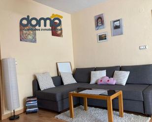 Living room of Flat to rent in  Granada Capital  with Air Conditioner, Heating and Parquet flooring