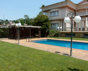 Piscina de Casa o xalet en venda en Santa Susanna amb Aire condicionat, Calefacció i Jardí privat