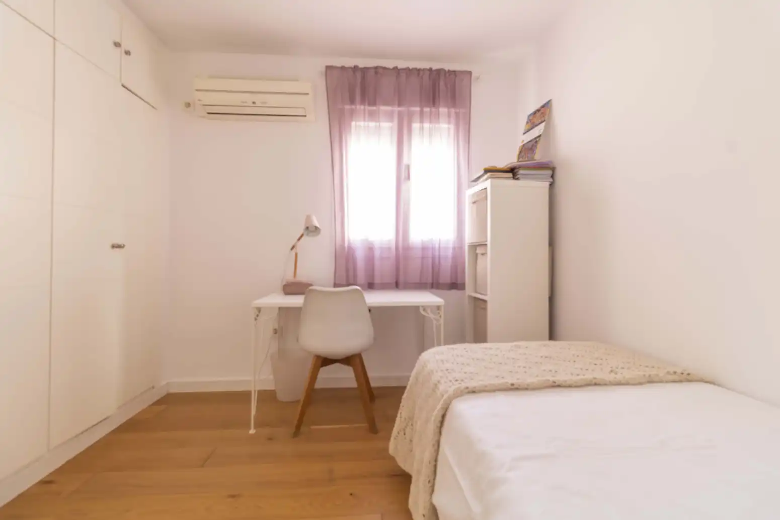 Habitación de Piso en venta en Sevilla con Aire acondicionado y Balcón