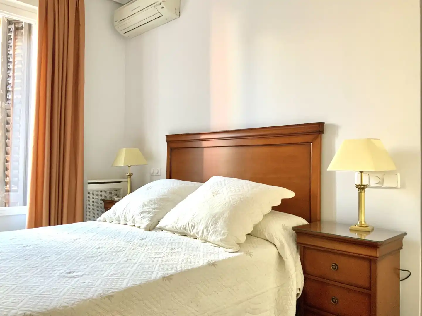 Bedroom of Flat for rent in Madrid  with Air Conditioner, Heating and Furnished