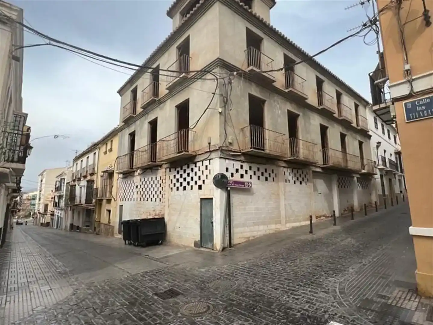 Vista exterior de Casa adosada en venda en Vélez-Málaga amb Balcó