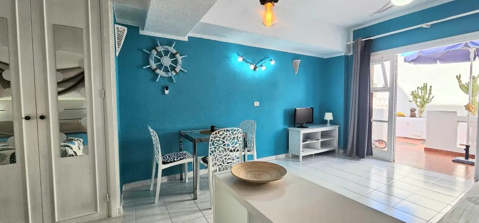 Sala de estar de Estudio en venta en Arona con Terraza, Amueblado y Piscina comunitaria