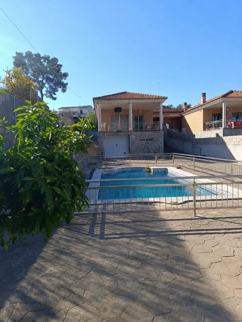 Villa con terrazza in affitto a Carrer Torres