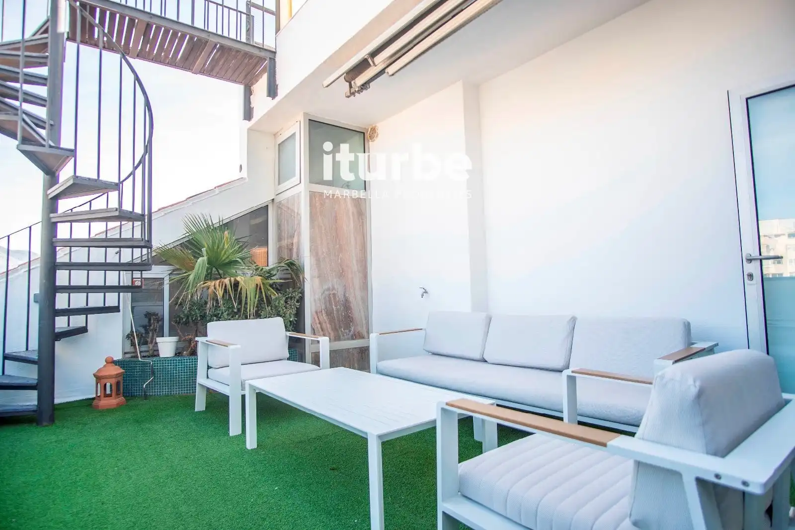 Terrasse von Dachboden zur Miete in Fuengirola mit Klimaanlage, Terrasse und Möbliert
