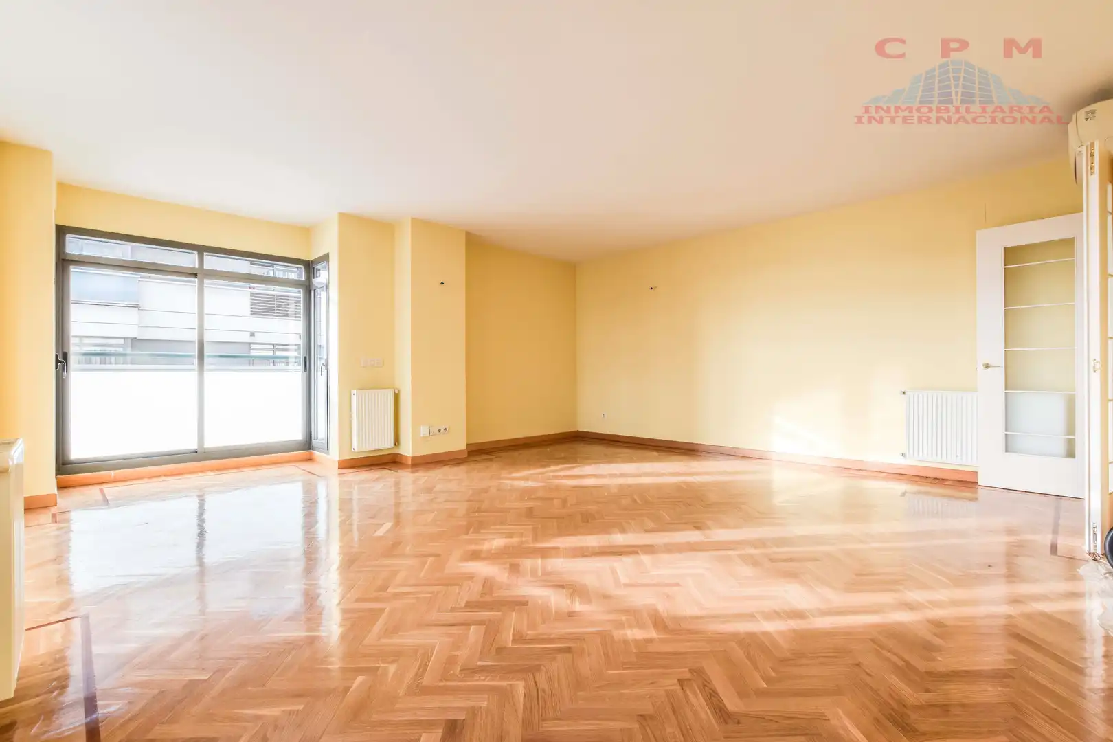 Living room of Flat for rent to own in Madrid  with Air Conditioner, Heating and Oven