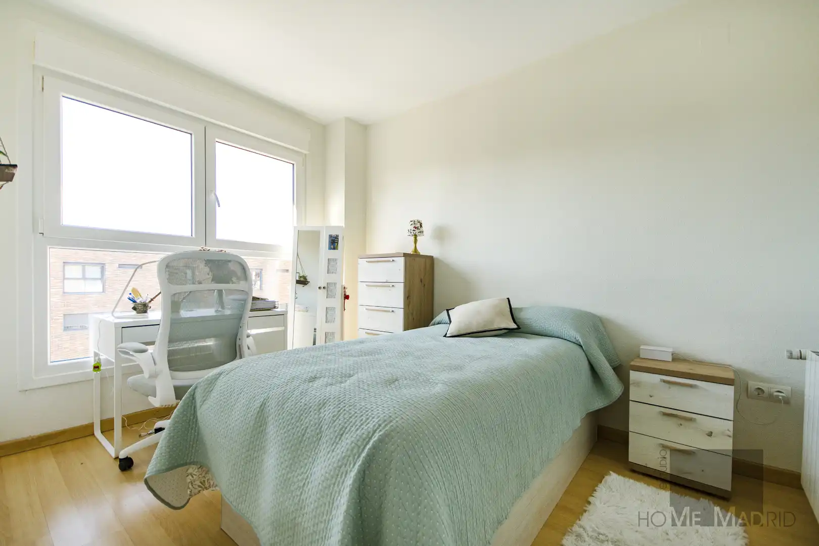 Schlafzimmer von Dachboden zum Verkauf in Madrid mit Klimaanlage, Heizung und Parkett