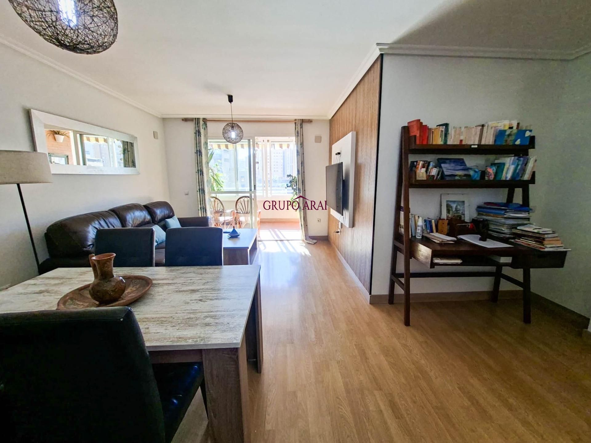 Vista exterior de Piso en venta en Alicante / Alacant con Aire acondicionado, Jardín privado y Balcón