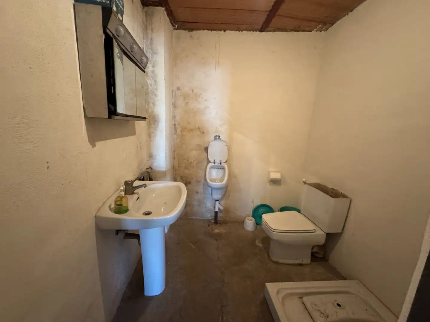Badezimmer von Gebäude zum Verkauf in Alcolea