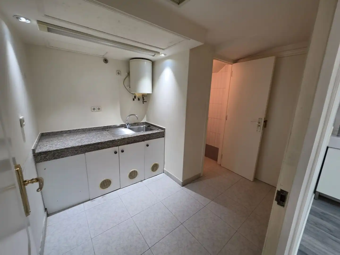 Local comercial en alquiler en Juan Flórez, imagen 30
